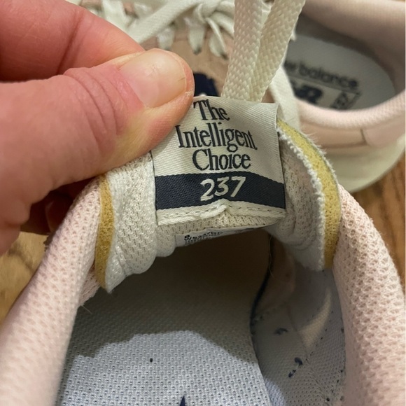 Women’s New Balance Women's 237 V1 Classic Sneaker, Size 7 - Picture 7 of 8